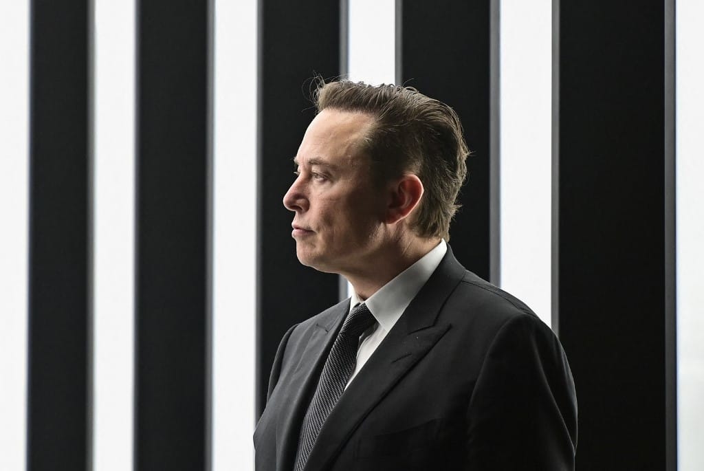 Egyes információk szerint Elon Musk azokat is kirúghatta, akik az álhíreket próbálták kiszűrni a Twitteren