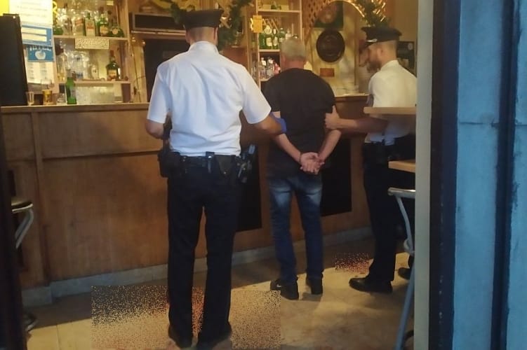 Késelőt fogtak a rendőrök