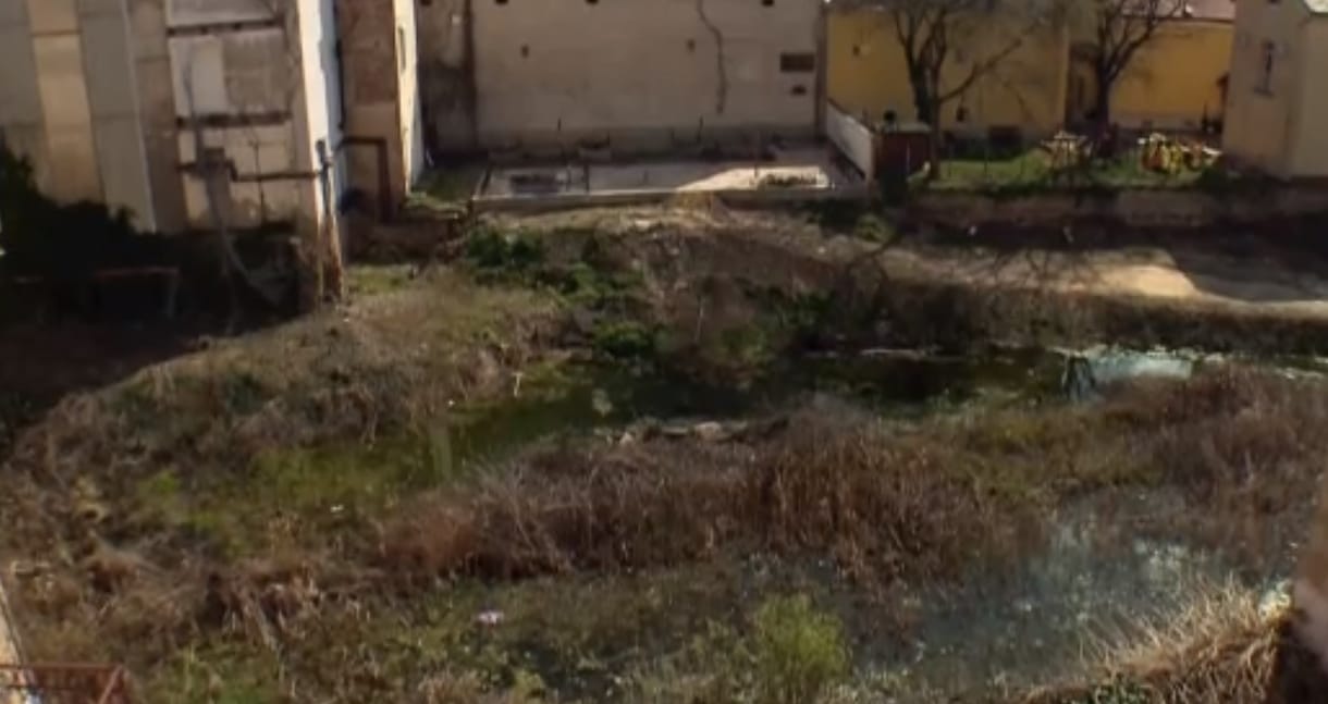 Évekig marad még a bűzös mocsár Debrecen belvárosában