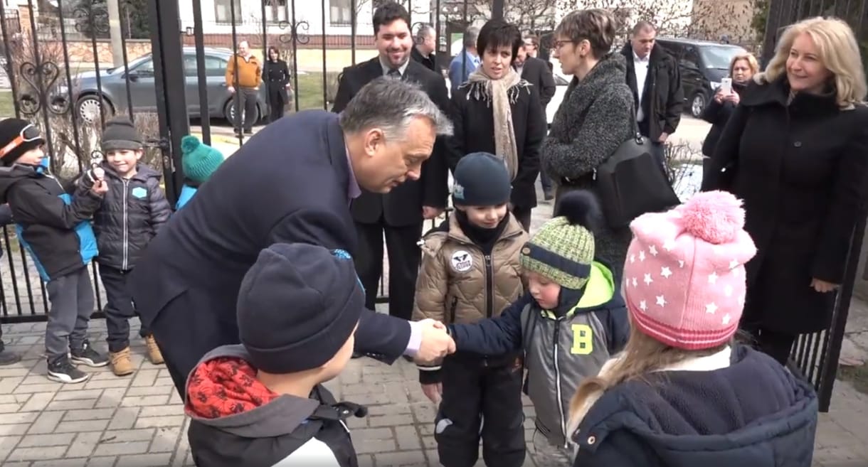 Orbán egyelőre megmenekült attól, hogy jogellenesnek nyilvánítsák óvodai kampányolását
