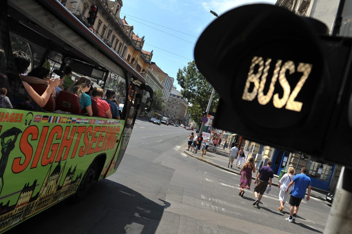 Tarlós az utolsó pillanatban fújta le a lezsírozottnak tűnt döntést a városnéző buszokról