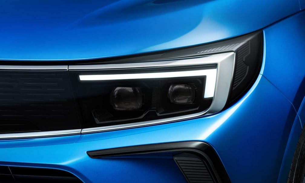Teljesen új arcot és éjjellátó kamerát kapott az Opel Grandland