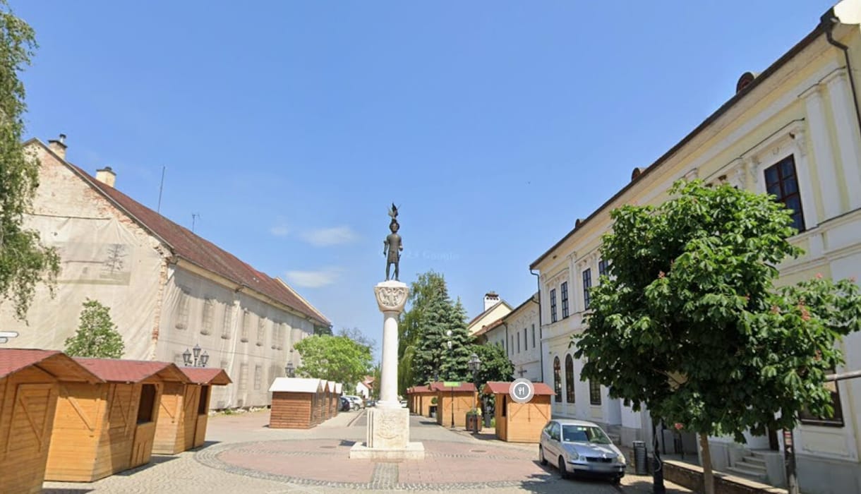 Műemlék épület helyére kerül parkoló Tokajban