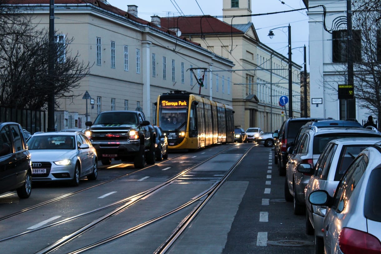 Bedöglött a fonódó villamos