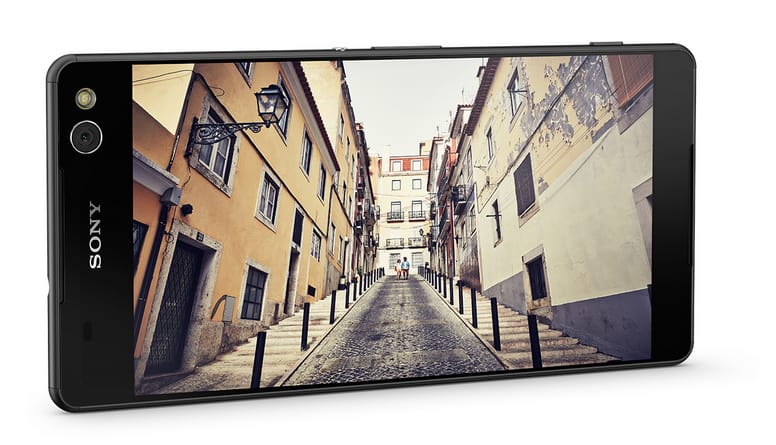 Itt vannak a beharangozott Sony-telefonok