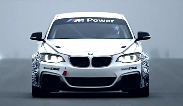 Videó: íme a kedvező árú gyári BMW versenyautó