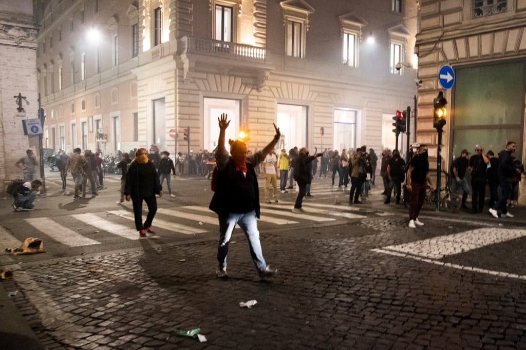 Decembertől védettségi igazolványhoz kötnék a tömegközlekedés használatát Olaszországban