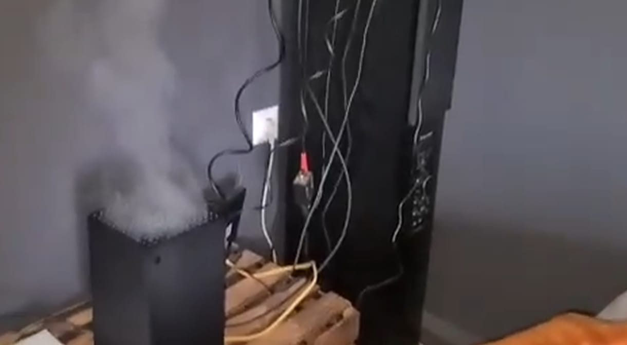 Fura dolgok történnek az új Xboxokkal, volt, amelyik állítólag elfüstölt