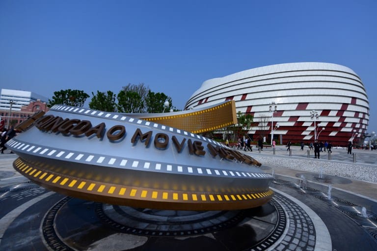 Rettegj Hollywood, megnyílt Chinawood