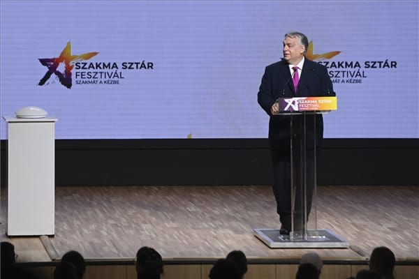Orbán Viktor: „Mi, szakmunkások mindig újra és újra nekimegyünk a problémáknak”