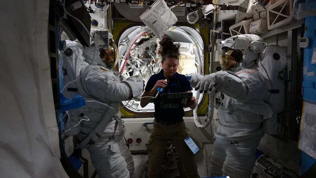 Kijavította a NASA a szivárgó szkafandert, 2025-ben folytatódhat az űrséta