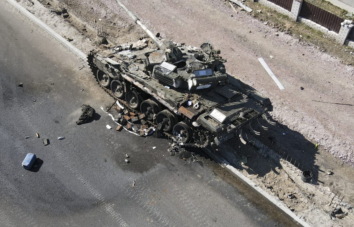 Hősként ünnepli Ukrajna a 15 éves fiút, aki drónjával segített megállítani az orosz tankokat Kijevnél