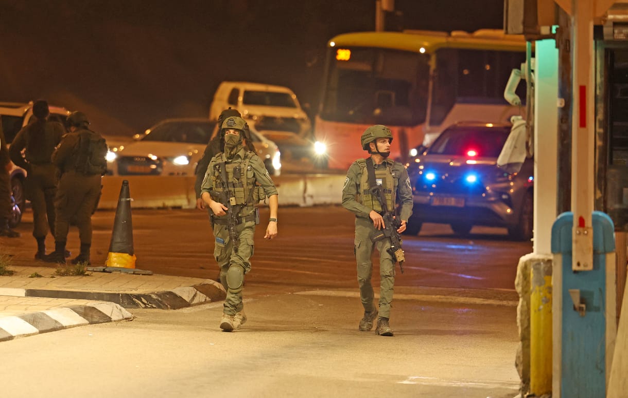 Meghalt egy 12 éves fiú Ciszjordániában, miután rálőtt egy palesztin férfi a buszra, amiben utazott