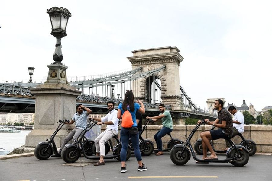 Autó, roller, robogó: vadkeleti káosz a budapesti járműmegosztásban
