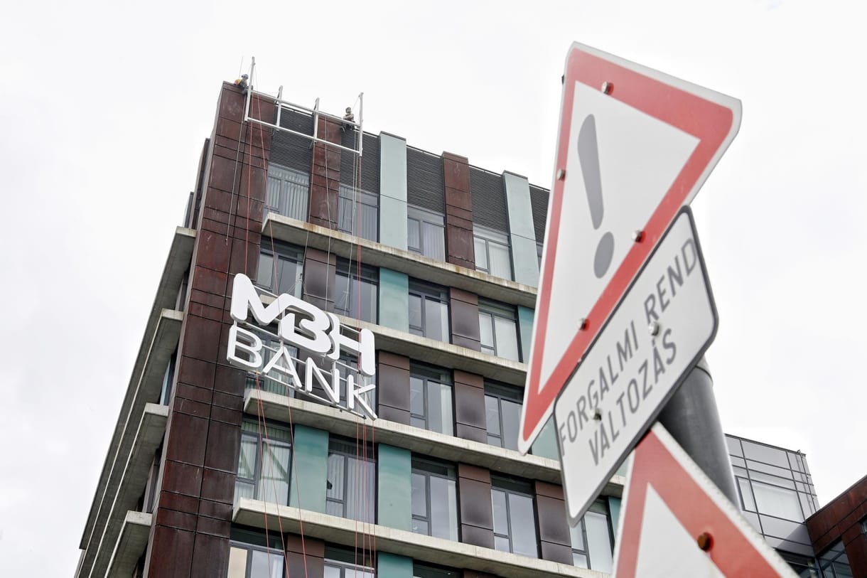 Az Európai Bizottság vizsgálja a Mészáros Lőrinchez köthető MBH Bankot