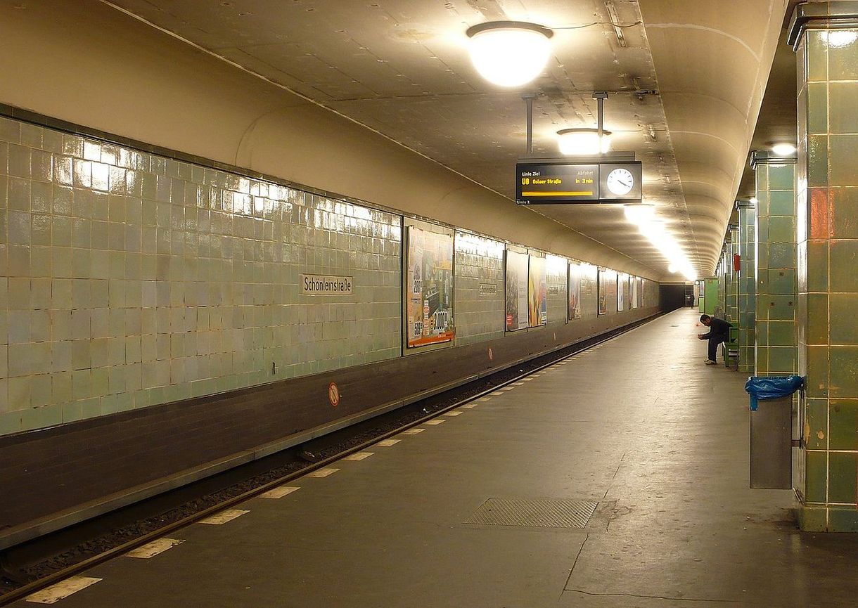 Mi jut eszébe, ha beleszagol a 2-es metróba? 