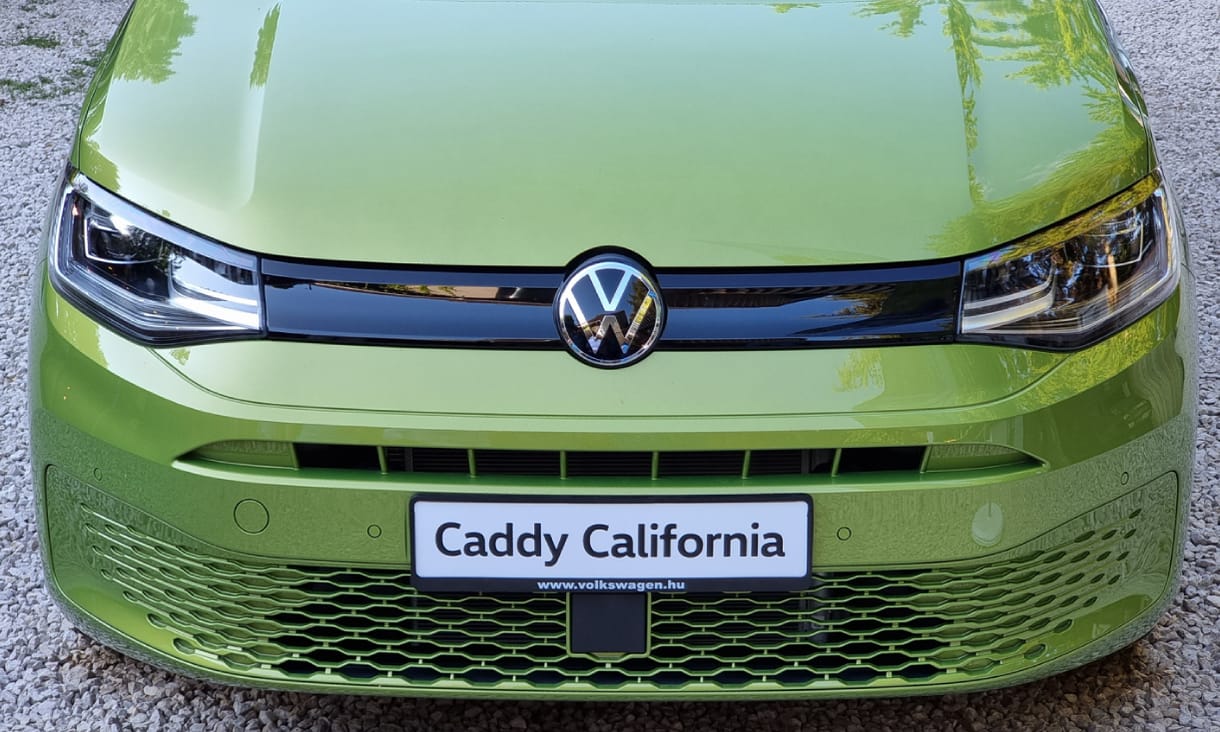 Befeküdtünk a kihúzható gáztűzhelyes VW Caddy Californiába – fotógaléria