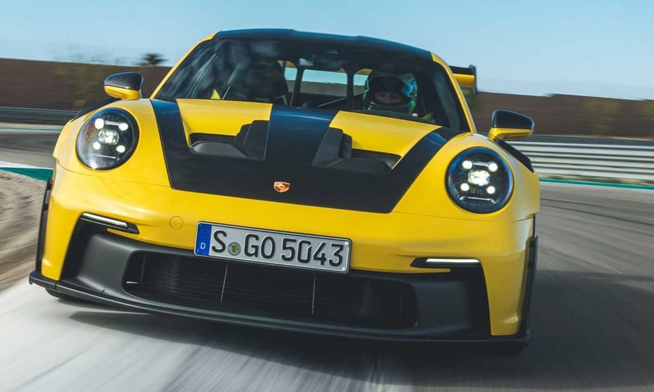A Porsche 911 a végsőkig kitart a benzin mellett