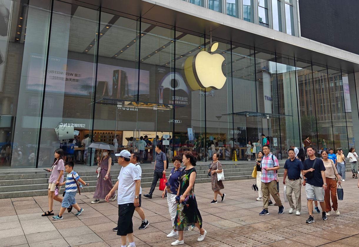 Kína visszavág, de még hogy: nem használhatják a Kínában gyártott iPhone-t munkában a kínai kormánytisztviselők