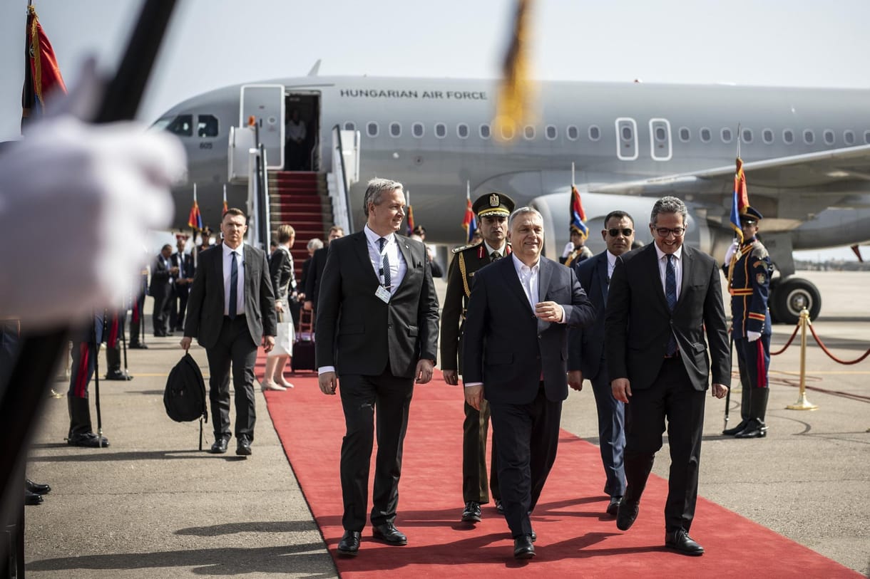 Ki nem találná, Orbán milyen géppel ment Egyiptomba