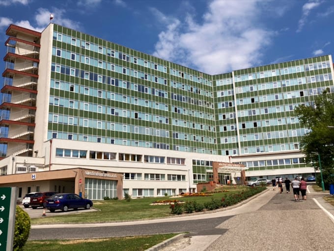 Sírva beszélt arról a bezáratott ajkai sürgősségi főorvosa, hogy továbbra is minden beteget ellátnak