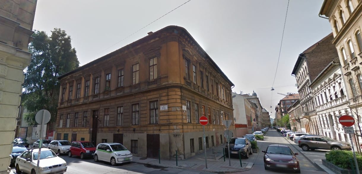 Életveszélyessé vált, kikapcsolta az áramot az Elmű egy Dob utcai házban