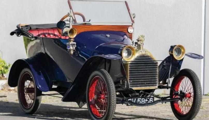 Eladó egy több mint százéves Peugeot, ami inkább Bugatti