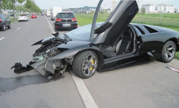 Rosszul váltott sebességet, összetört a Lamborghini – fotó