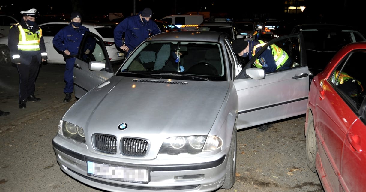 Kerületeken át üldöztek a rendőrök egy BMW-t Budapesten