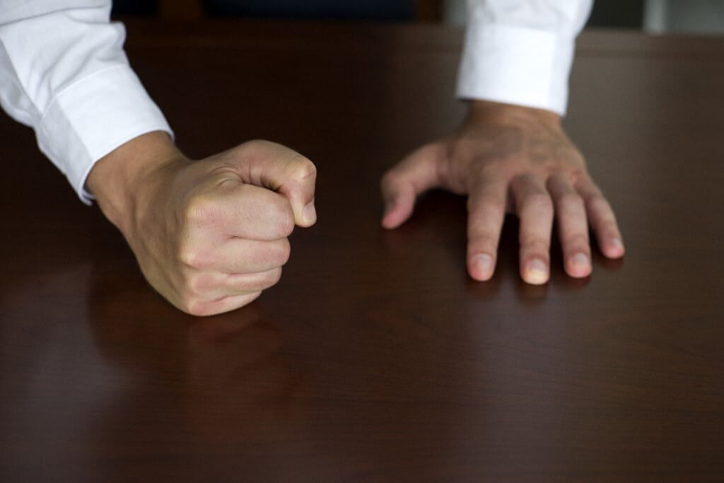 A toxikus vezető szeszélyes döntéseket hoz, manipulál és túlhajtja a beosztottjait
