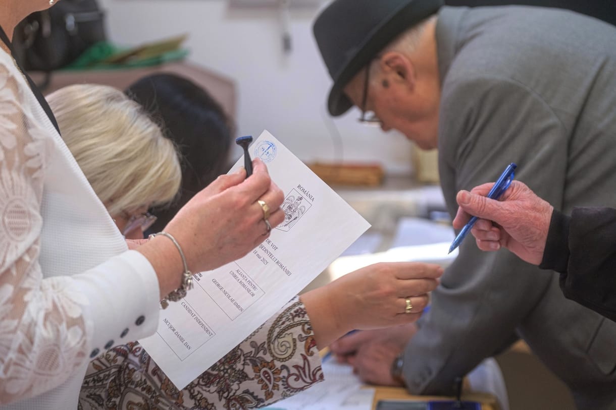 Exit poll: A rekordrészvétel George Simion ellenfelének jöhetett jól a román államfőválasztáson