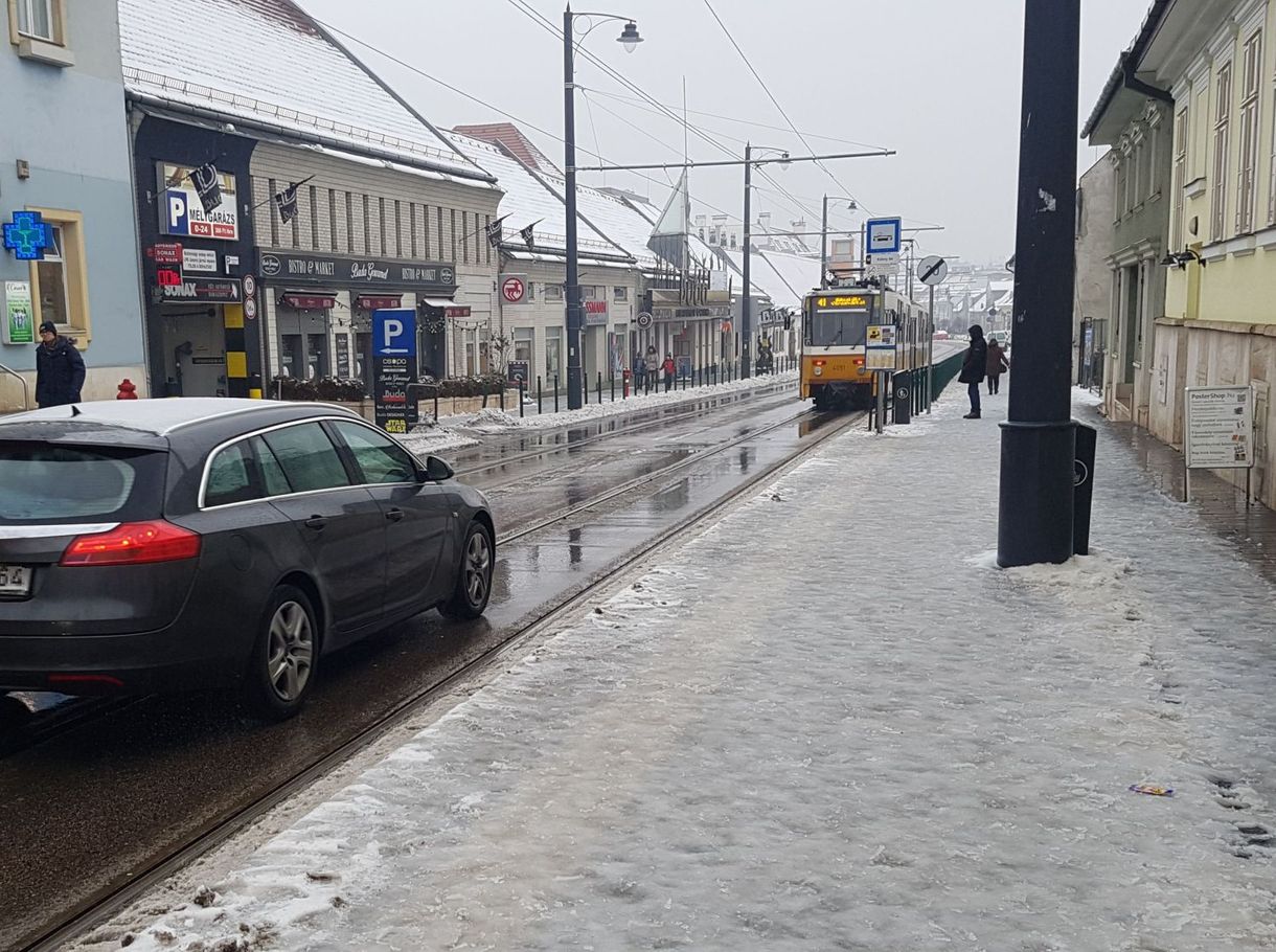 De, a BKV igenis takarítja a megállókat