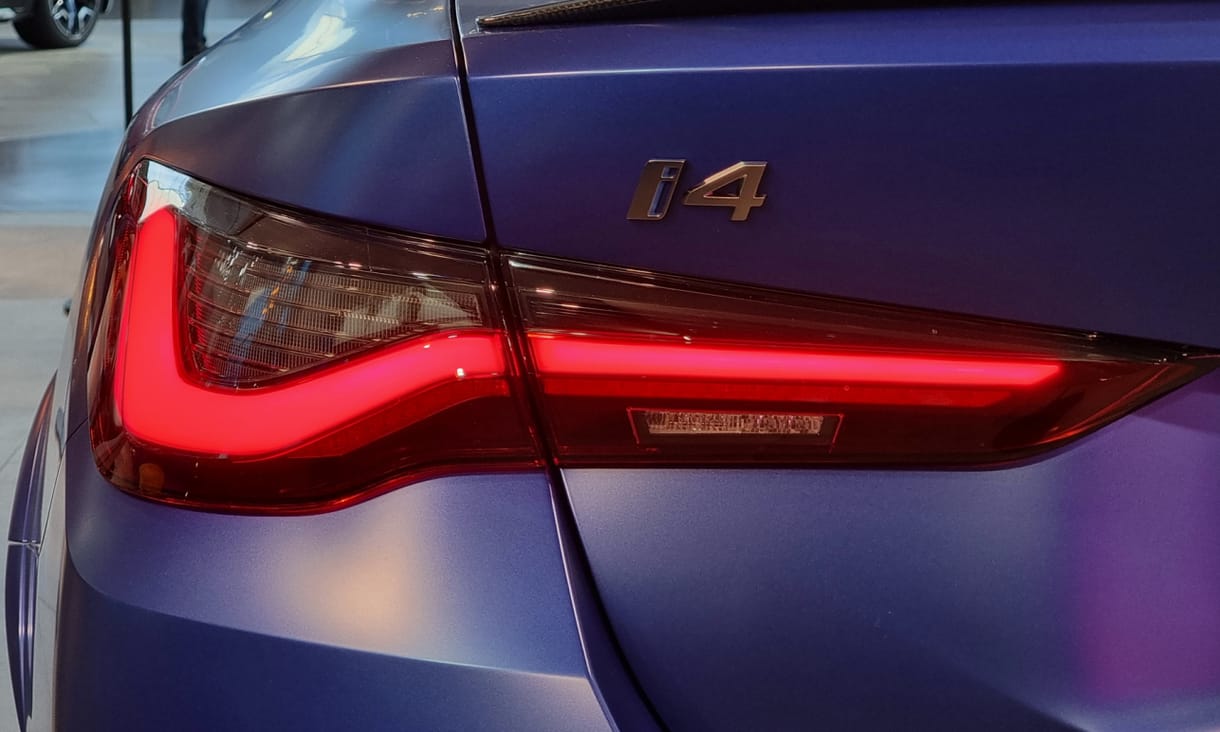 Kettő helyett négy motor a szupererős új BMW i4 villanyautóban – videó