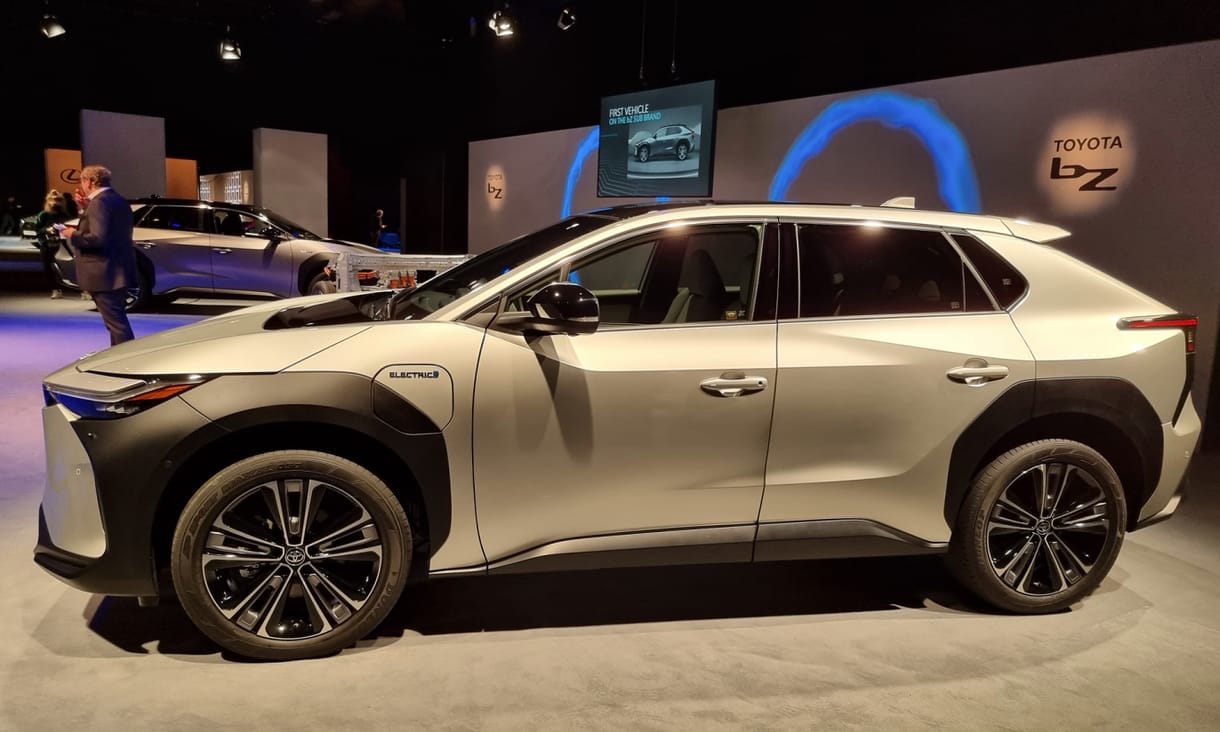 Magyarországon a Toyota első igazi villanyautója