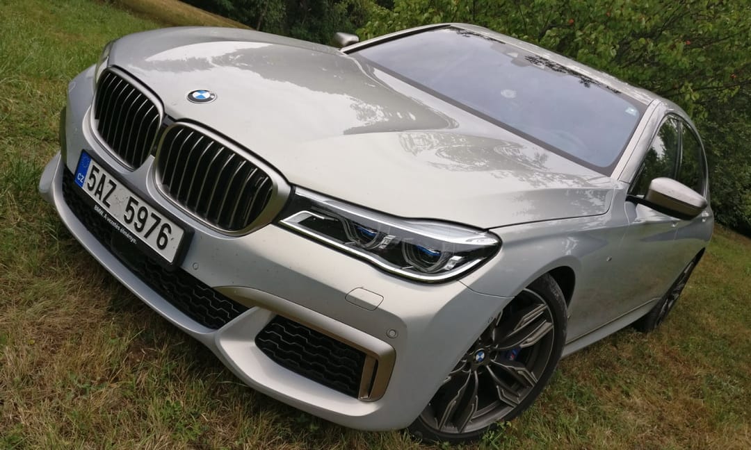 Politikailag teljesen inkorrekt: teszten a V12-es biturbó BMW, az M760Li