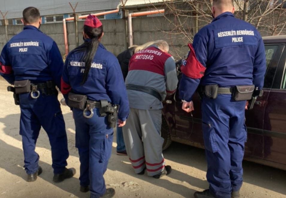 Korrupt vizsgabiztosokat kaptak el egy Pest megyei műszaki állomáson