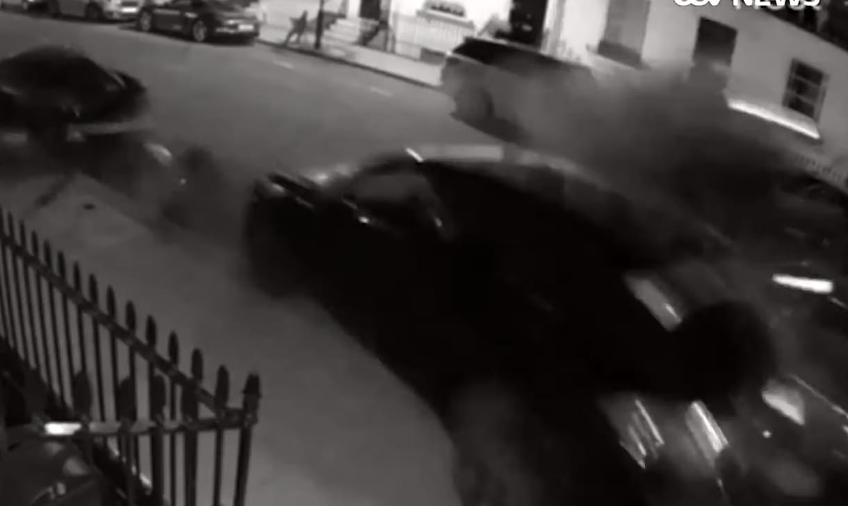 11 parkoló autóban tett kárt egy Audival száguldozó fiatal Londonban