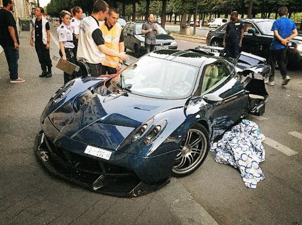 Összesen egy volt belőle, de most már inkább csak egy fél. Csúnyán összetörtek egy Pagani Huayrát