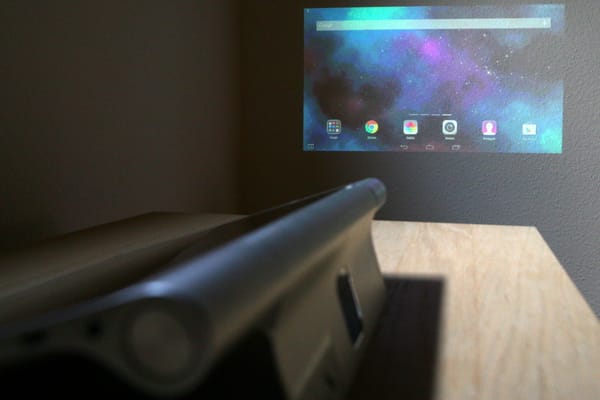 Falra vetítő szupertablet? Íme!