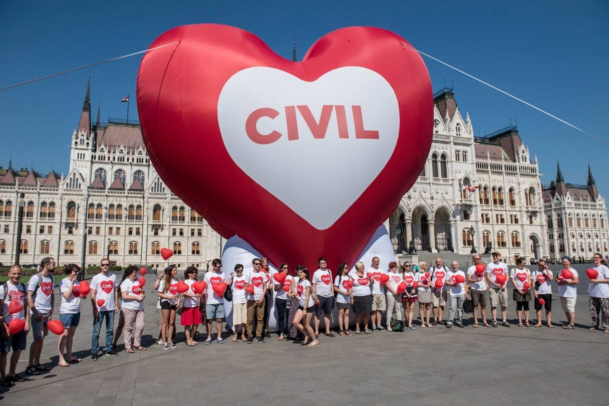Nem kapkodja el a Fidesz a civiltörvény visszavonását