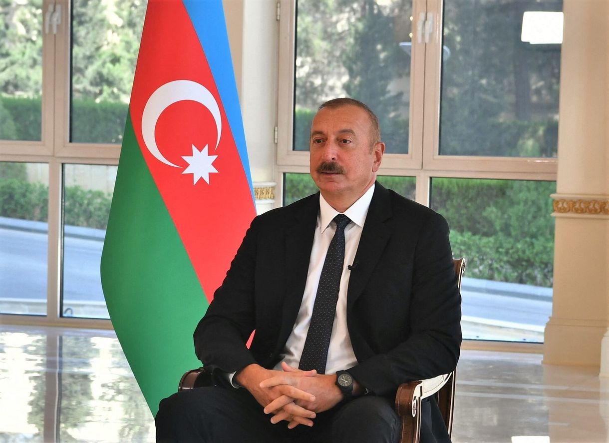 Óriási fölénnyel nyerte az azeri választásokat a hivatalban lévő elnök