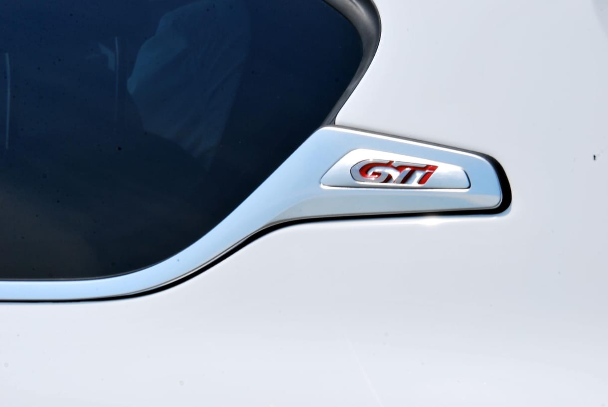 Megjöttek a Peugeot élményautói – 208 GTi és RCZ bemutató
