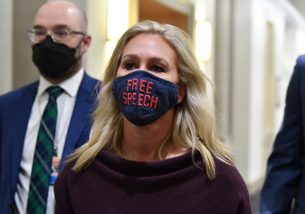Megfosztották bizottsági helyeitől a QAnon-hívő amerikai kongresszusi képviselőt