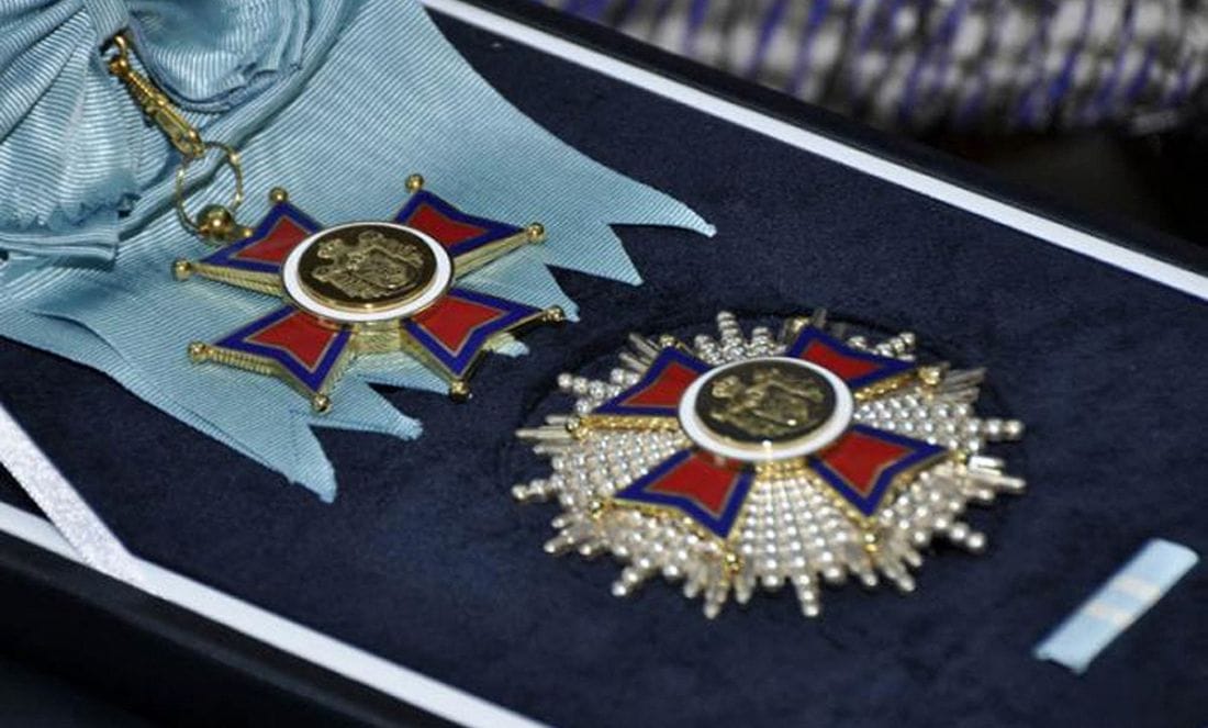 Szerb állami kitüntetéseket lopott el az igazságügyminisztérium volt államtitkára
