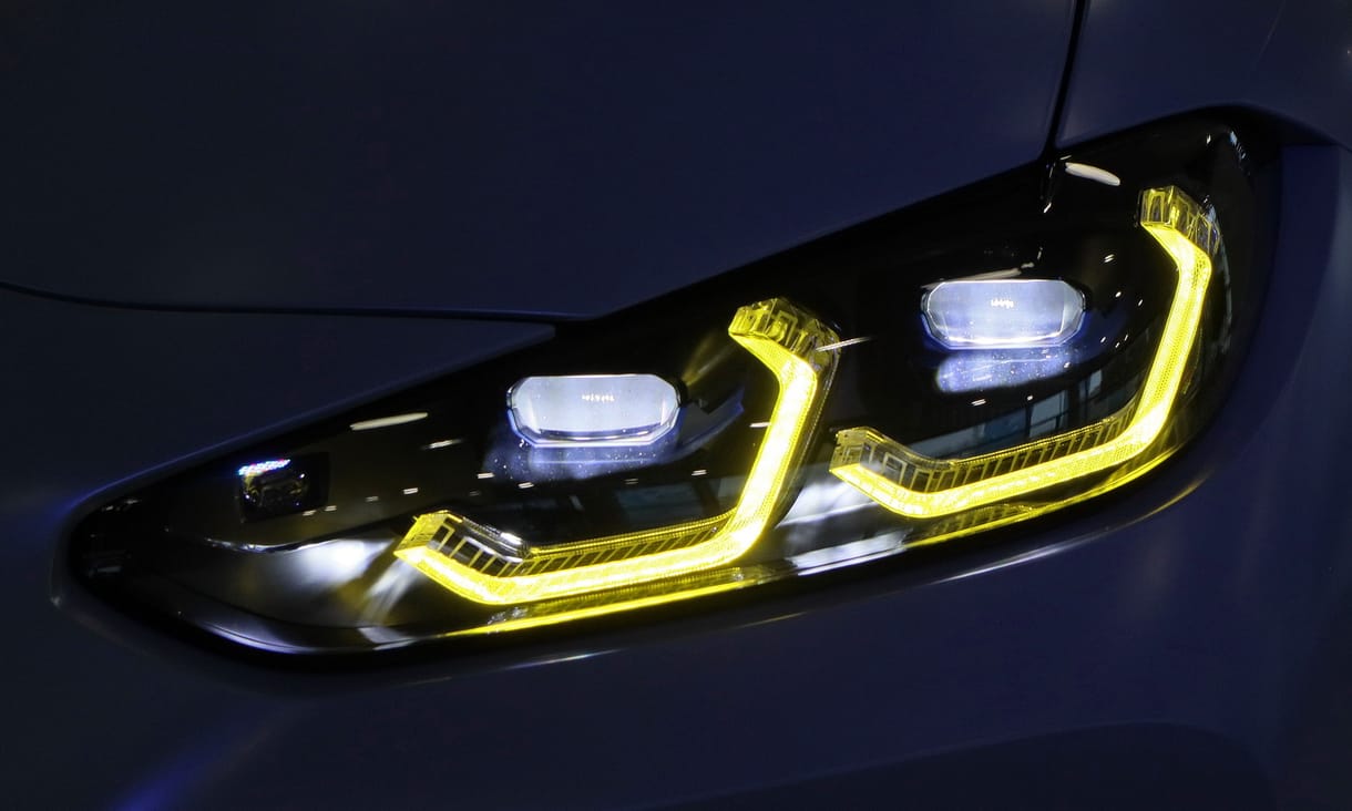 Miért költenénk 33 helyett 73 millió forintot egy BMW-re? Bepattantunk az M4 CSL-be
