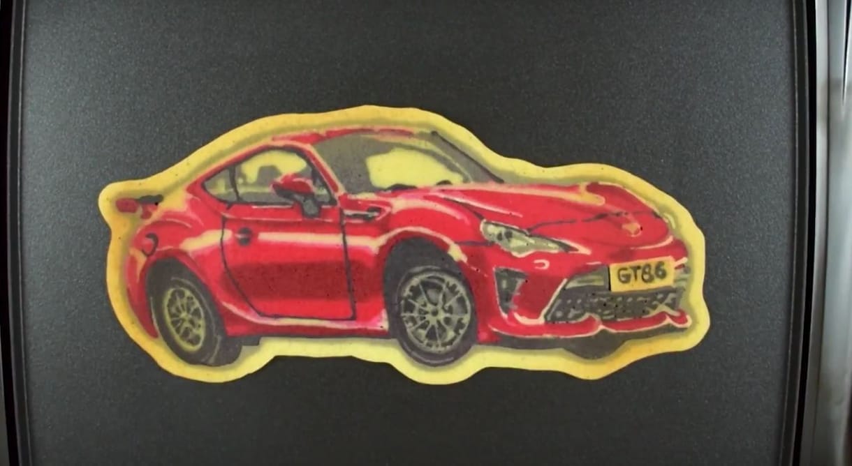 Az angoloknak „palacsinta nap” a húshagyókedd, a Toyota rá is repült – videó
