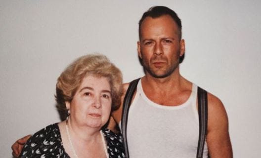 Egy belga turkálóban találtak egy fotóalbumot, benne Bruce Willis, Johnny Depp és egy ismeretlen nő