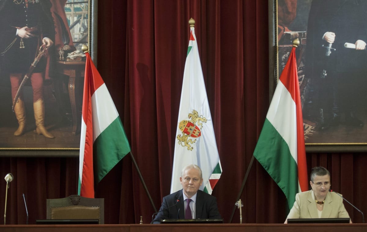 Demszkyvel védekezik a százmilliókért tanácsadókat fizető Városháza