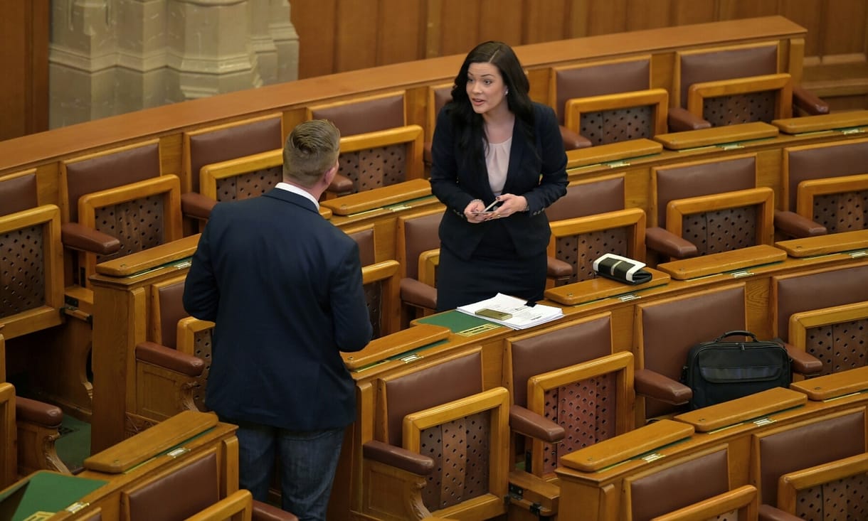 Demeter Mártát lehülyézték a parlamentben, majd elvették tőle a szót