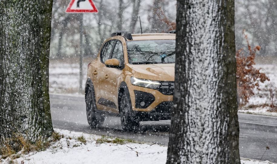 Rossz idő, nagyobb veszély: hogyan vezessünk biztonságosan?